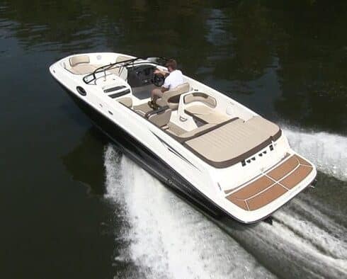 Bayliner_VR6_running_2-490x394
